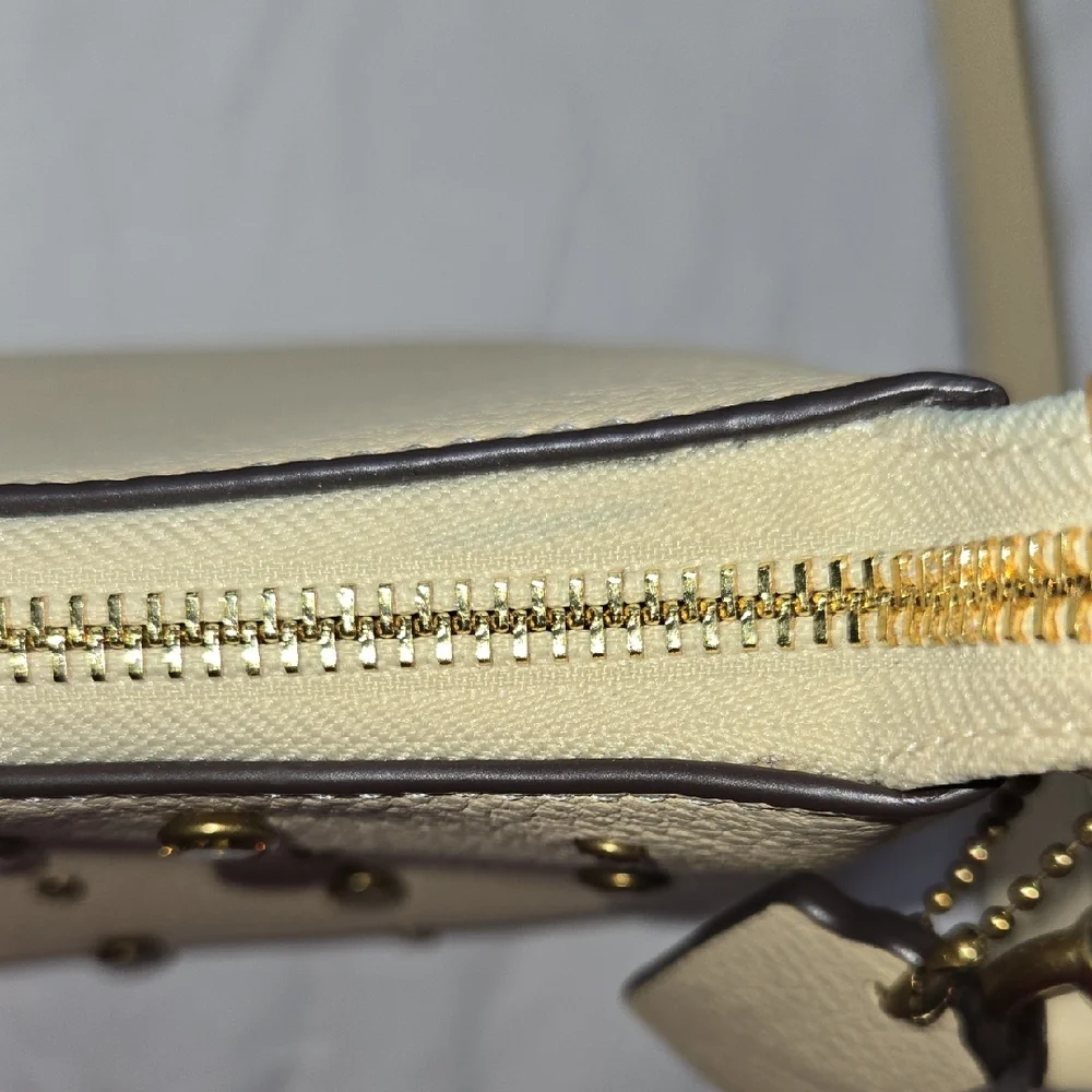 Coach Cream and Gold Shoulder Bag with Structured Design - Picture 7 of 8